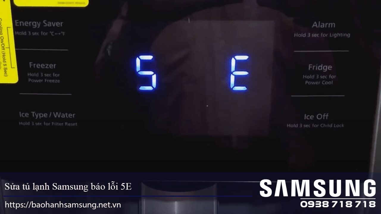 Digital display on a Samsung refrigerator showing error code 5E, indicating a common cooling system issue, with troubleshooting tips and service support for Samsung Vietnam refrigerators.